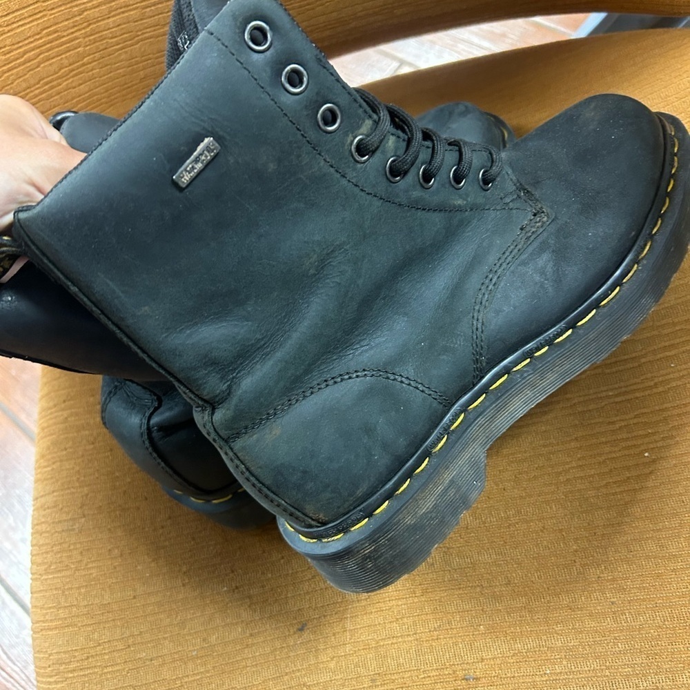 Dr. Marten 1460 Fleece Lined Wintergrip Black Leather Lace Up Boots 8 women’s